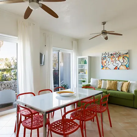 Harbor Apartment *